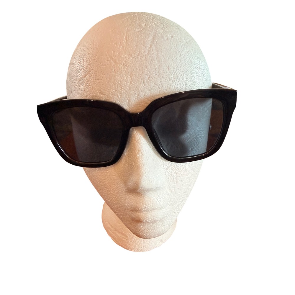 Beach City Vacation Simply Vera Wang Rasha Black Square Oversized Sunglasses
